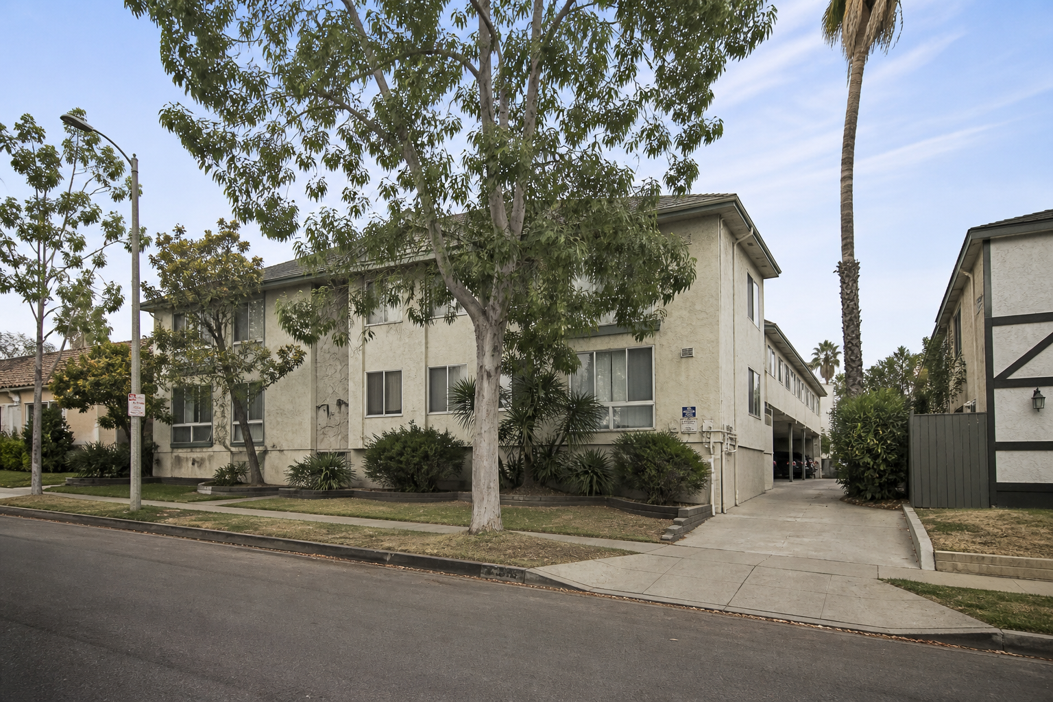 Southern California apartment building sold off-market
